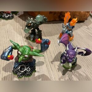 ACTIVISION SKYLANDER Figures (4)